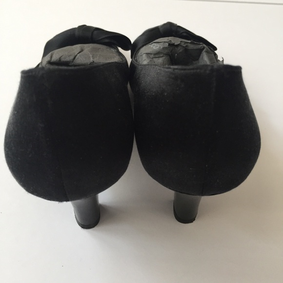 Salvatore Ferragamo Boutique Black Satin Heels - Picture 5 of 5